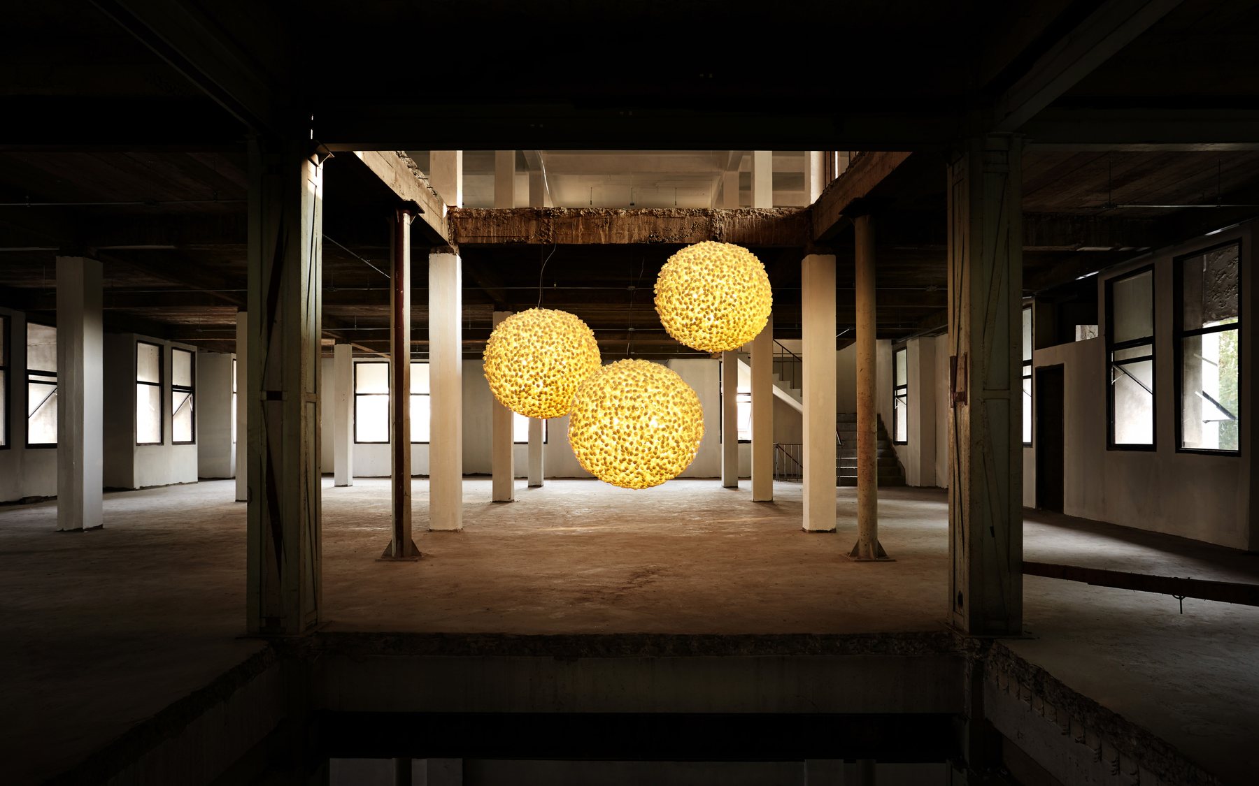 Ango SUPERMoN - Silk cocoon celing light — photo 3