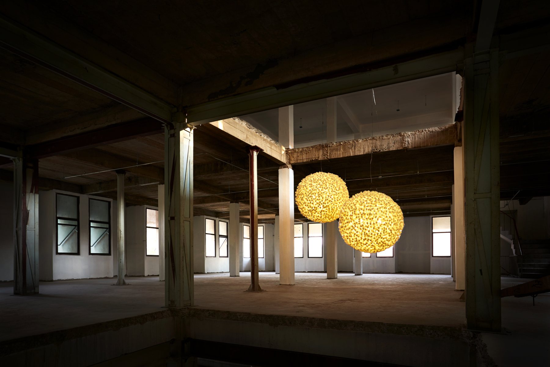 Ango SUPERMoN - Silk cocoon celing light — photo 6